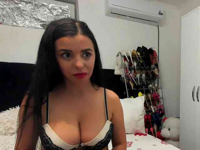 JuliaHayes webcam