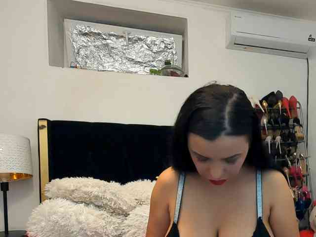 JuliaHayes webcam