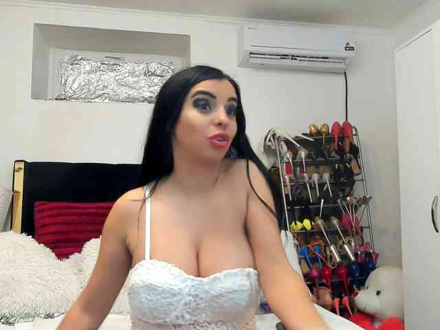 JuliaHayes webcam