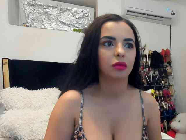 JuliaHayes webcam