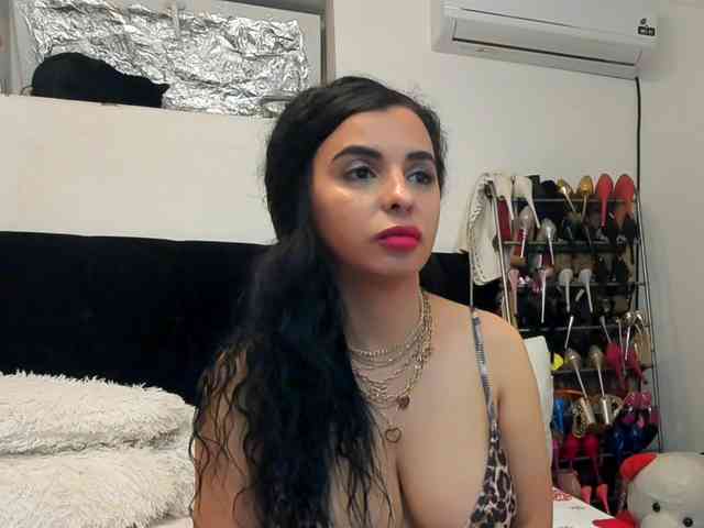 JuliaHayes webcam