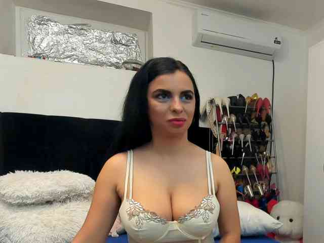 JuliaHayes webcam