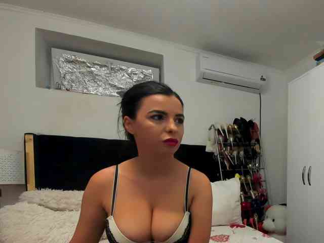 JuliaHayes webcam