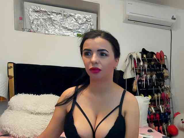 JuliaHayes webcam