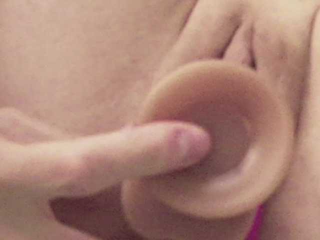 AndreElis's BongaCams show and profile