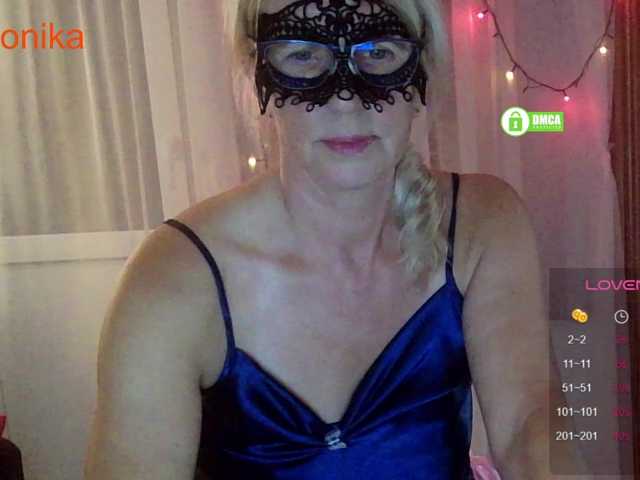 Desirable3 live cam on BongaCams