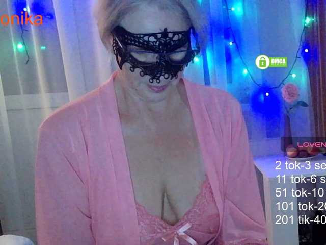 Desirable3 live cam on BongaCams