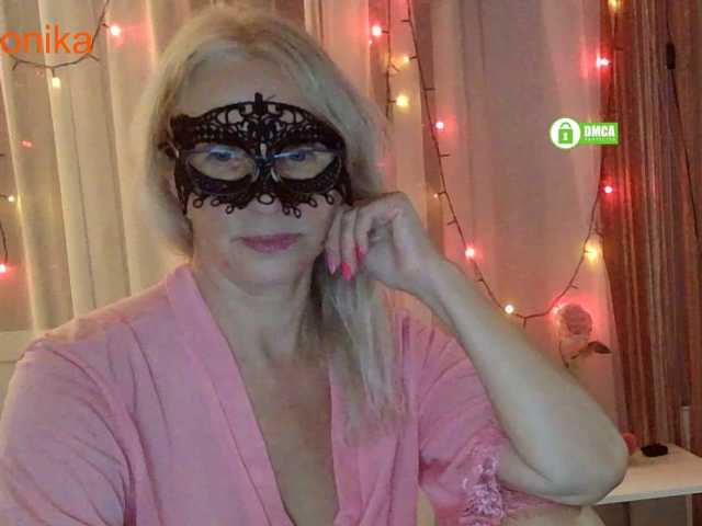 Desirable3 live cam on BongaCams