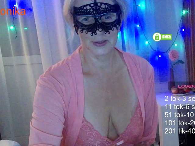 Desirable3 live cam on BongaCams