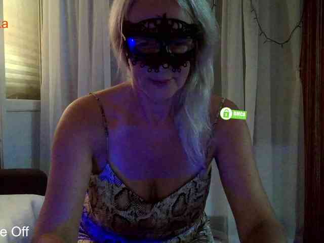 Desirable3 live female cam on bongacams