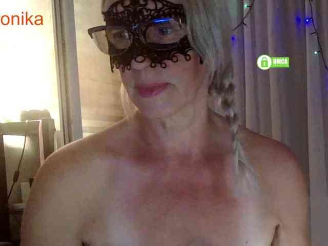 Desirable3 live female cam on bongacams