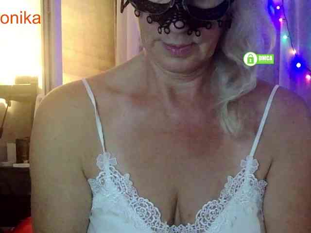 Desirable3 live female cam on bongacams