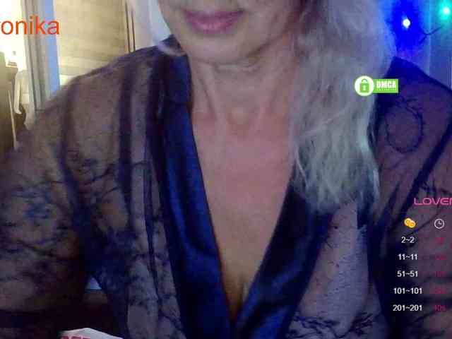Desirable3 live female cam on bongacams