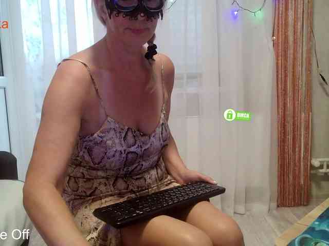 Desirable3 live female cam on bongacams
