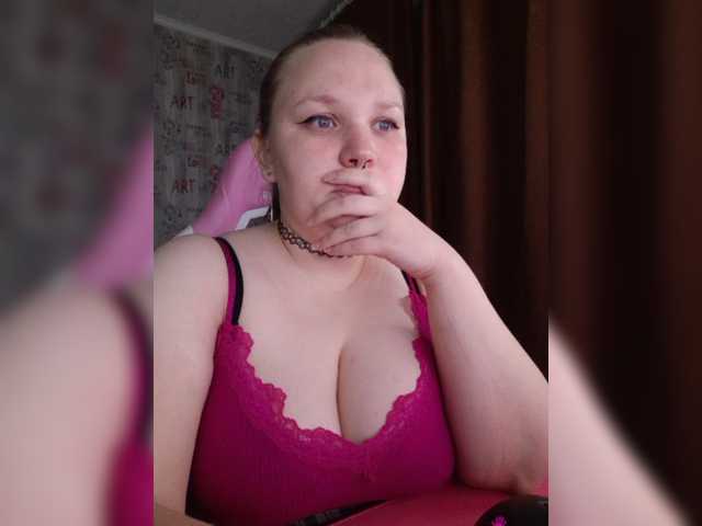 le modèle -MeooW- est en webcam porno dans un show sur le site bongacams, il possède les tags suivants: White/Caucasian,Brunette,Shaved
