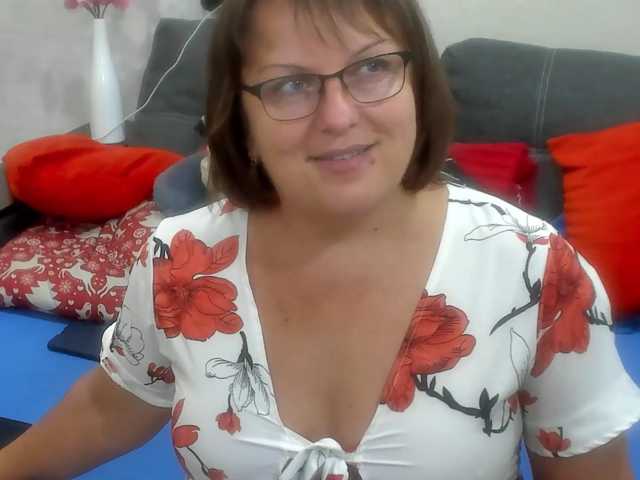 KyliePage1 live cam preview