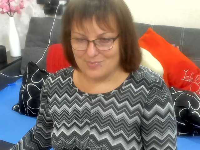 KyliePage1 live cam preview