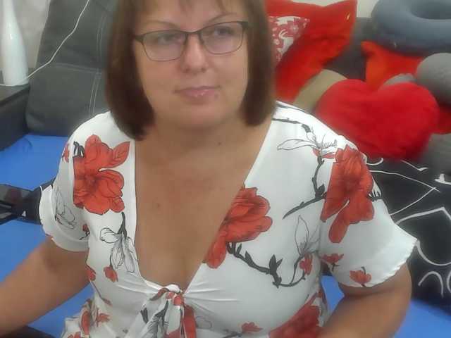 KyliePage1 live cam preview