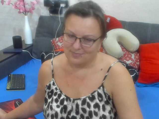 KyliePage1 live cam preview