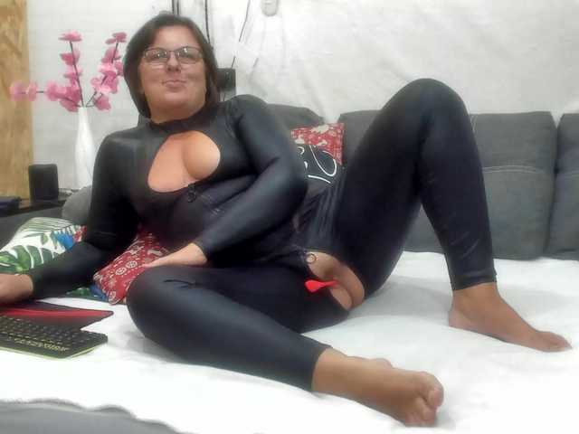 KyliePage1 live cam on BongaCams