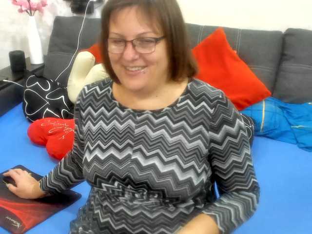 KyliePage1 live cam