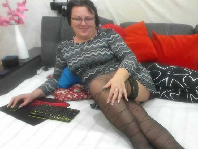  KyliePage1 chat room