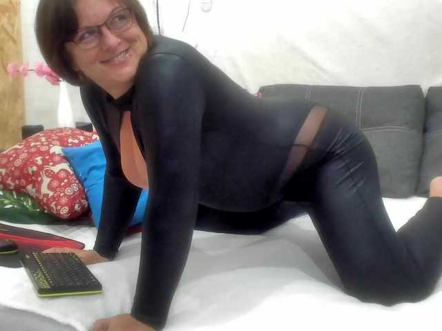 kyliepage1 cam belle
