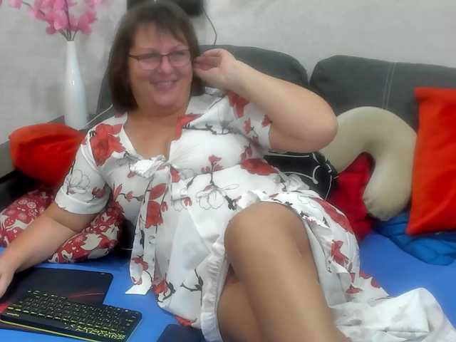 KyliePage1 live cam preview