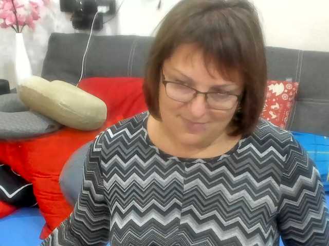 KyliePage1 live cam preview