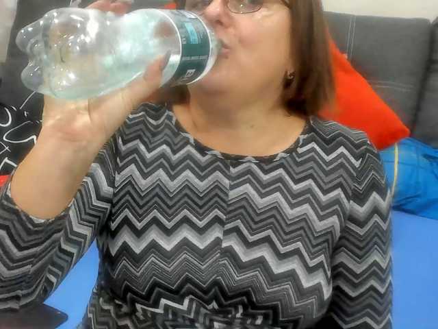 KyliePage1 live cam preview