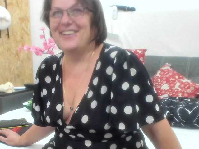 KyliePage1 live cam on BongaCams