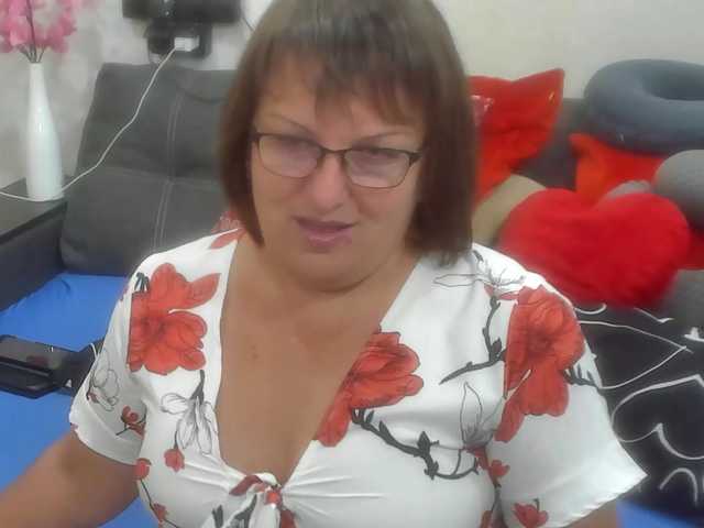 KyliePage1 live cam preview