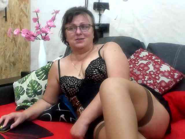 KyliePage1 webcam