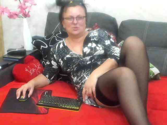 KyliePage1 webcam