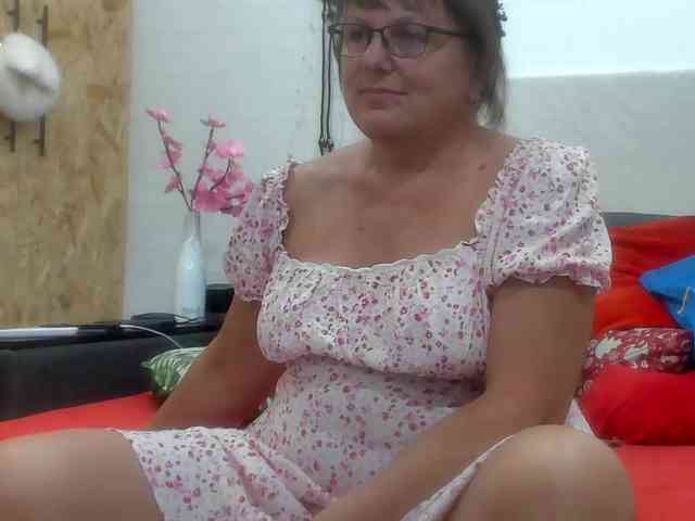 KyliePage1 webcam