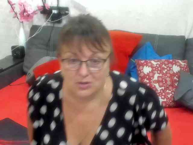 KyliePage1 webcam