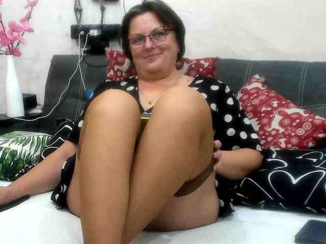 KyliePage1 webcam