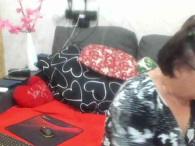KyliePage1 webcam