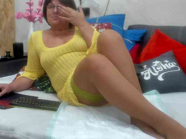 KyliePage1 Sex Cam Show