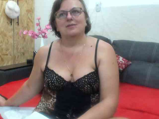 KyliePage1 webcam
