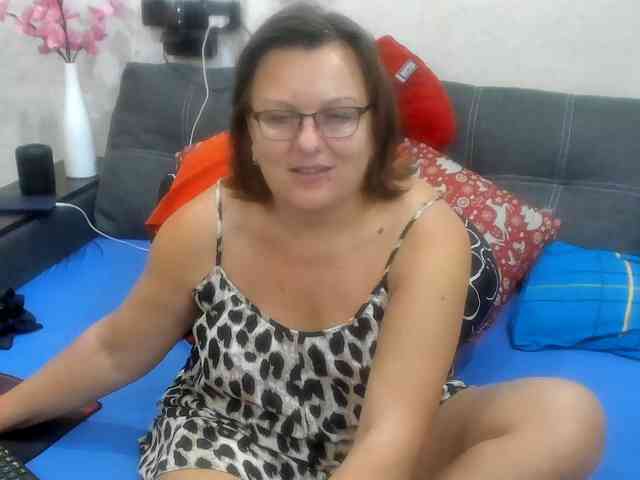 KyliePage1 webcam