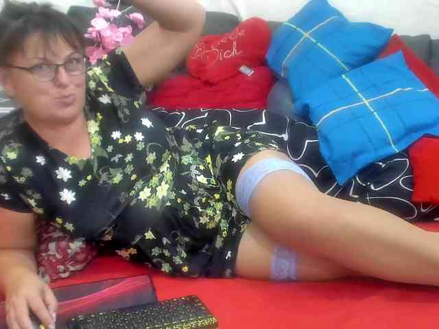 KyliePage1 webcam