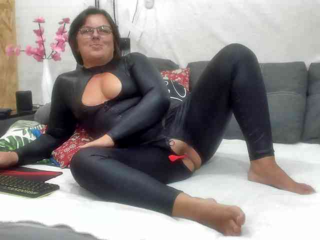 KyliePage1 webcam