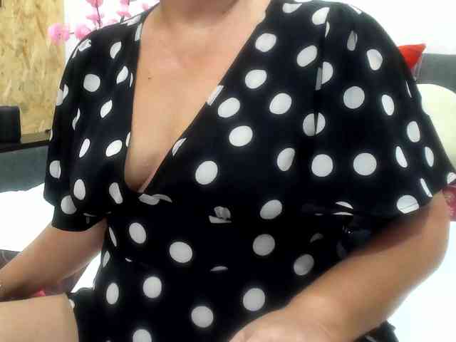 KyliePage1 webcam