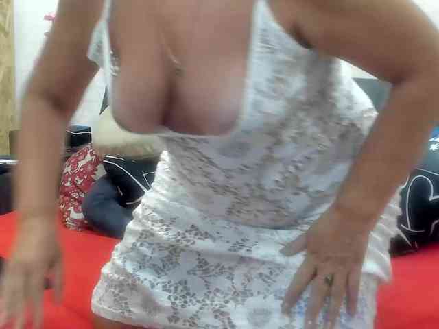 KyliePage1 webcam