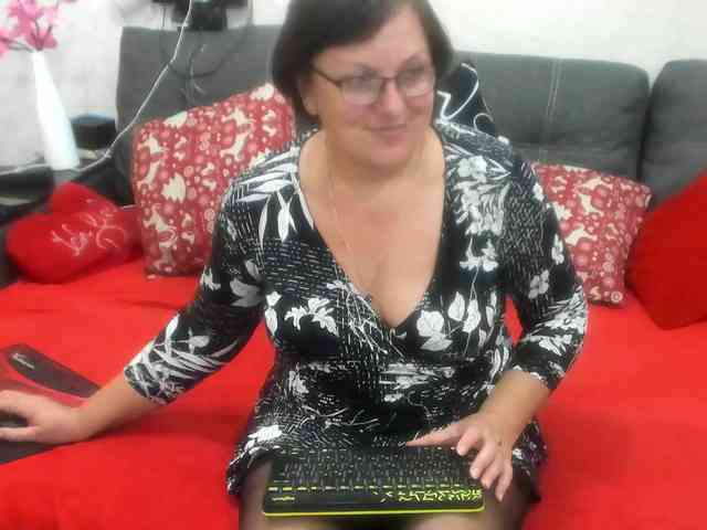 KyliePage1 webcam