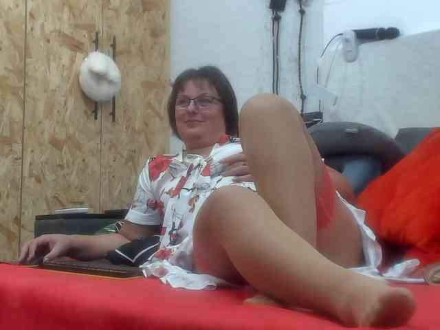KyliePage1 webcam