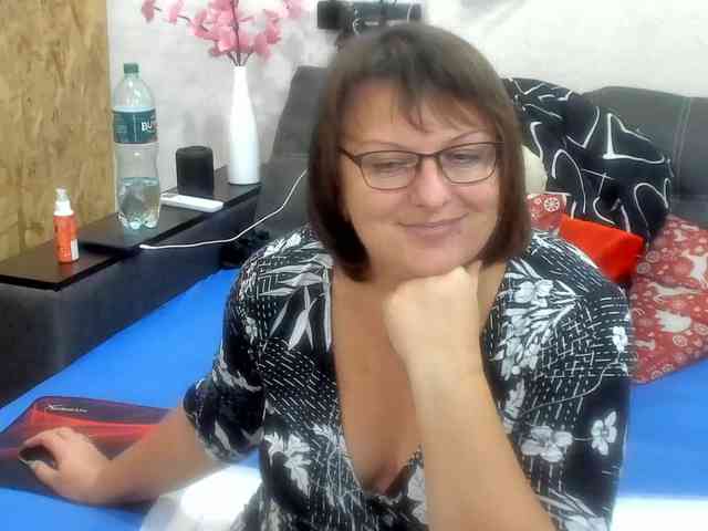 KyliePage1 webcam