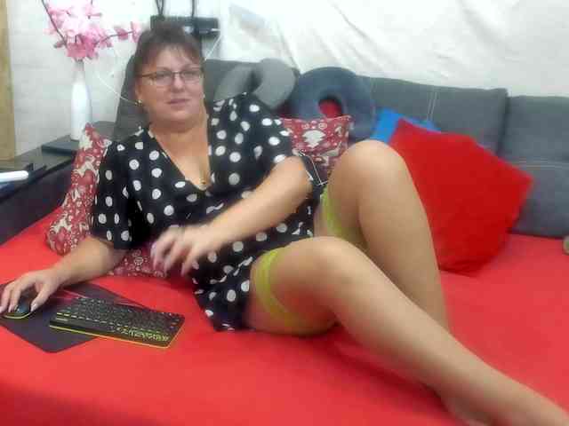 KyliePage1 webcam