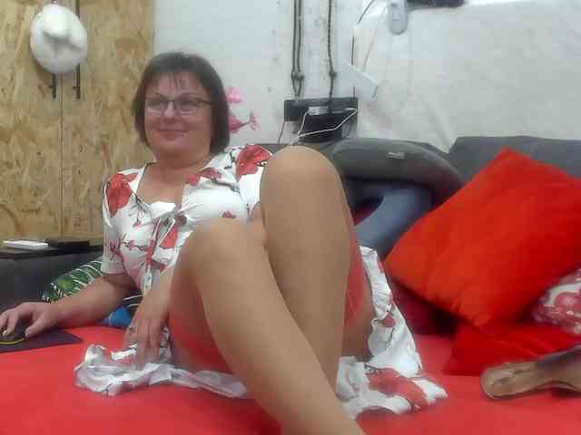 KyliePage1 webcam